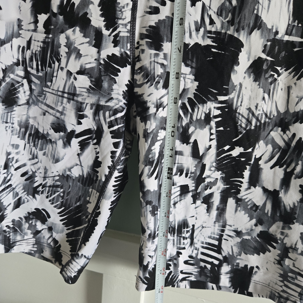 Calvin Klein Black & White Abstract Print Bike Shorts Size Large - Picture 7 of 10